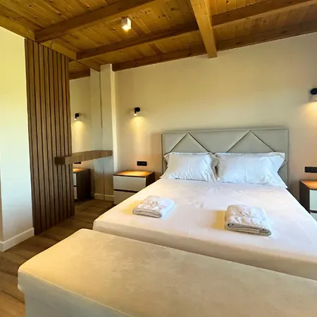 Ami Hotel *