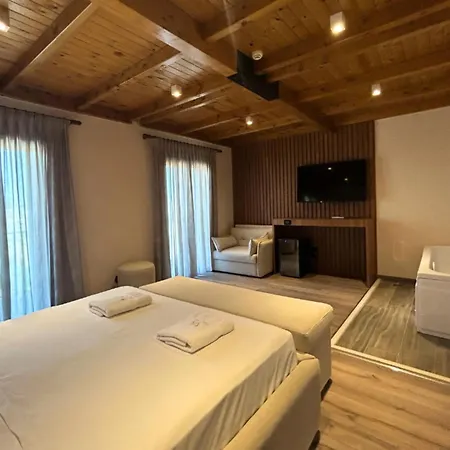 Ami Hotel *