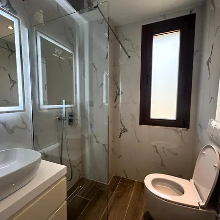 Ami Hotel Tragjas